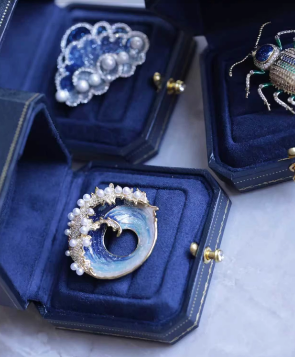 luxury freshwater pearl brooch – enamel wave design elegant statement pin